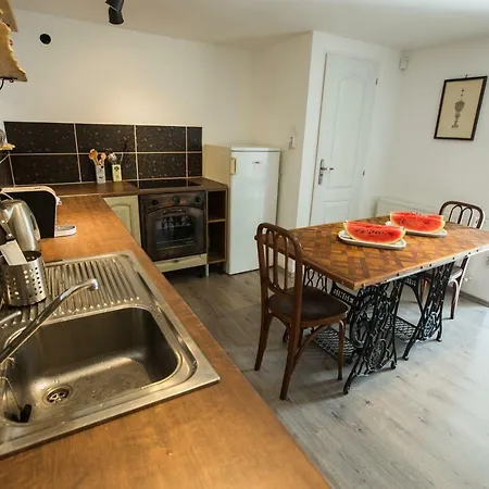 Az Evezőhöz Apartman *